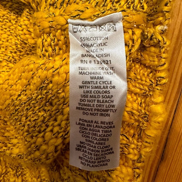 Kian D Los Angeles Quarter Button Sweater - Picture 4 of 5